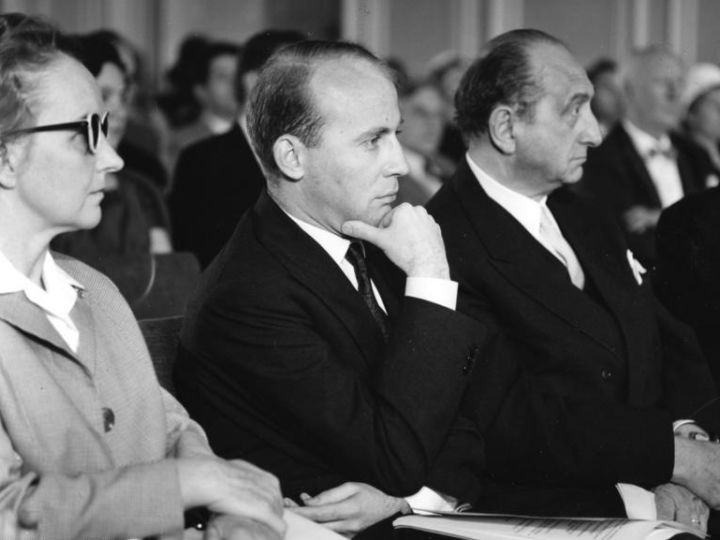 7.6.1960
Köln
Schloss Brühl
Eröffnung der Internationalen Meisterkurse der Staatl. Hochschule für Musik
Mitte: Hans Werner Henze, Neapel