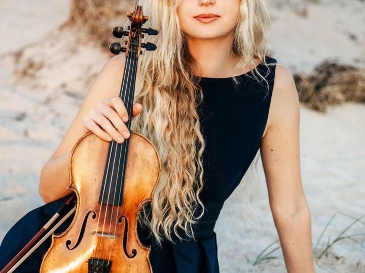 NICOLE BIEGNIEWSKA