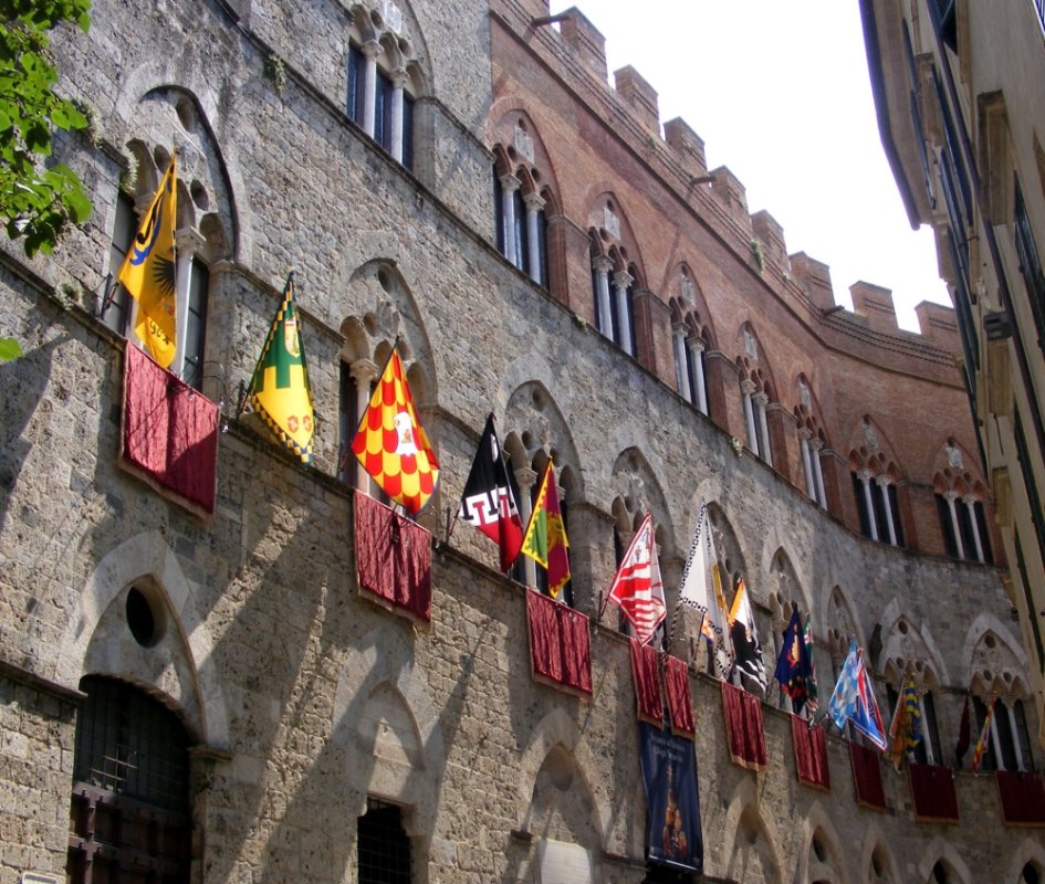 Siena_-_Palazzo_Chigi-Saracini_02